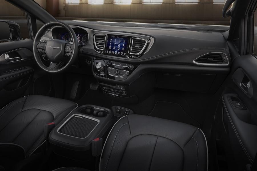 Торпедо Chrysler Pacifica Limited S Appearance Package (RU) 2017 года  (фото 2 из 40)